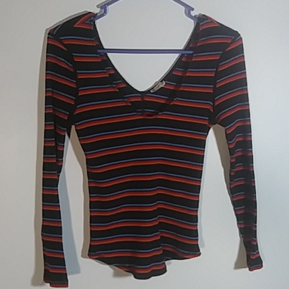 Vneck long sleeve shirt
